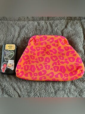 *LIKE NEW* LEOPARD PRINT CLUTCH (battery pack NOT INCLUDED)